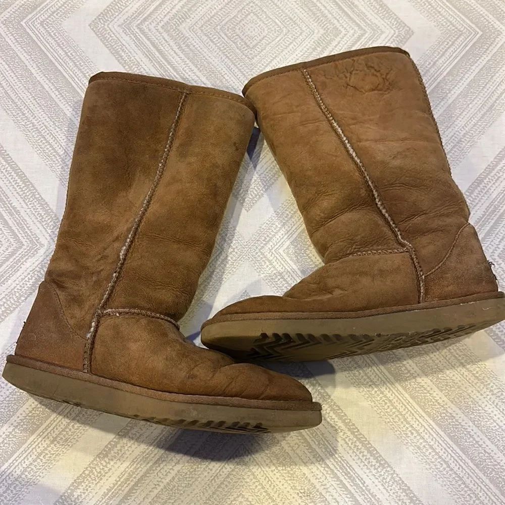 UGG Classic Chestnut Tall Shearling Lined Boots Size 7